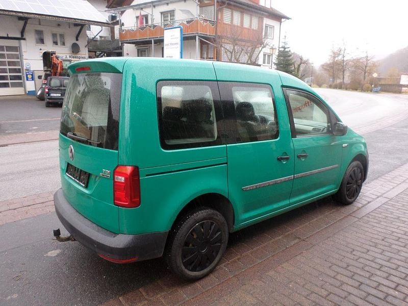 Gebraucht VW Caddy 122 PS (89 kW) 2017 Grün Van / Kleinbus