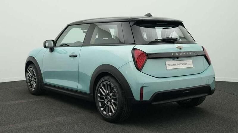 Second-hand Mini Cooper 156 CP (114 kW) 2024 Verde Hatchback