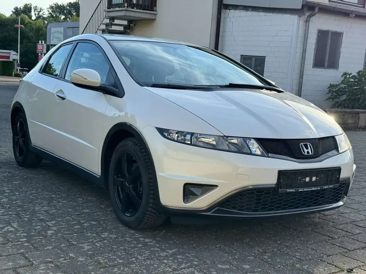 Gebraucht Honda Civic Comfort 99 PS (72 kW) 2011 Premium white p. Kleinwagen