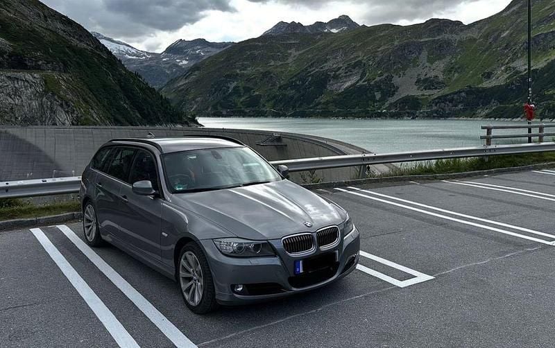 Gebraucht BMW 330 Comfort Edition 245 PS (180 kW) 2010 Grau Kombi