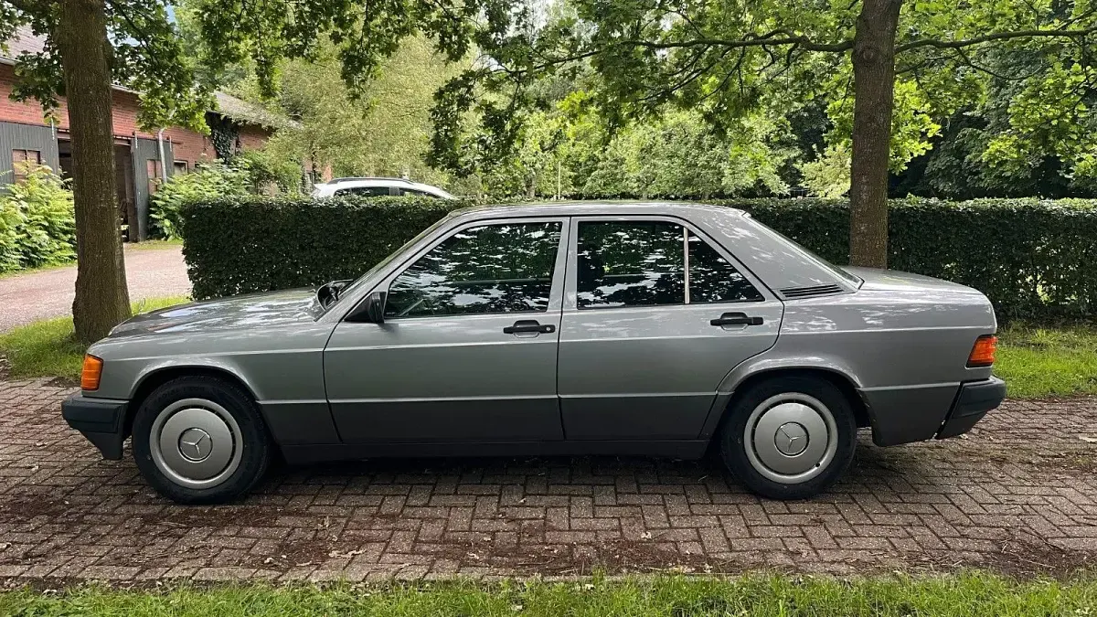 Gebraucht Mercedes 190 118 PS (86 kW) 1990 Grau Limousine