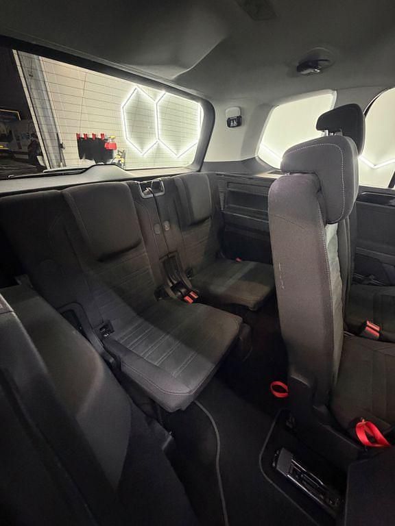 Gebraucht VW Touran Active 150 PS (110 kW) 2021 Weiß Van / Kleinbus