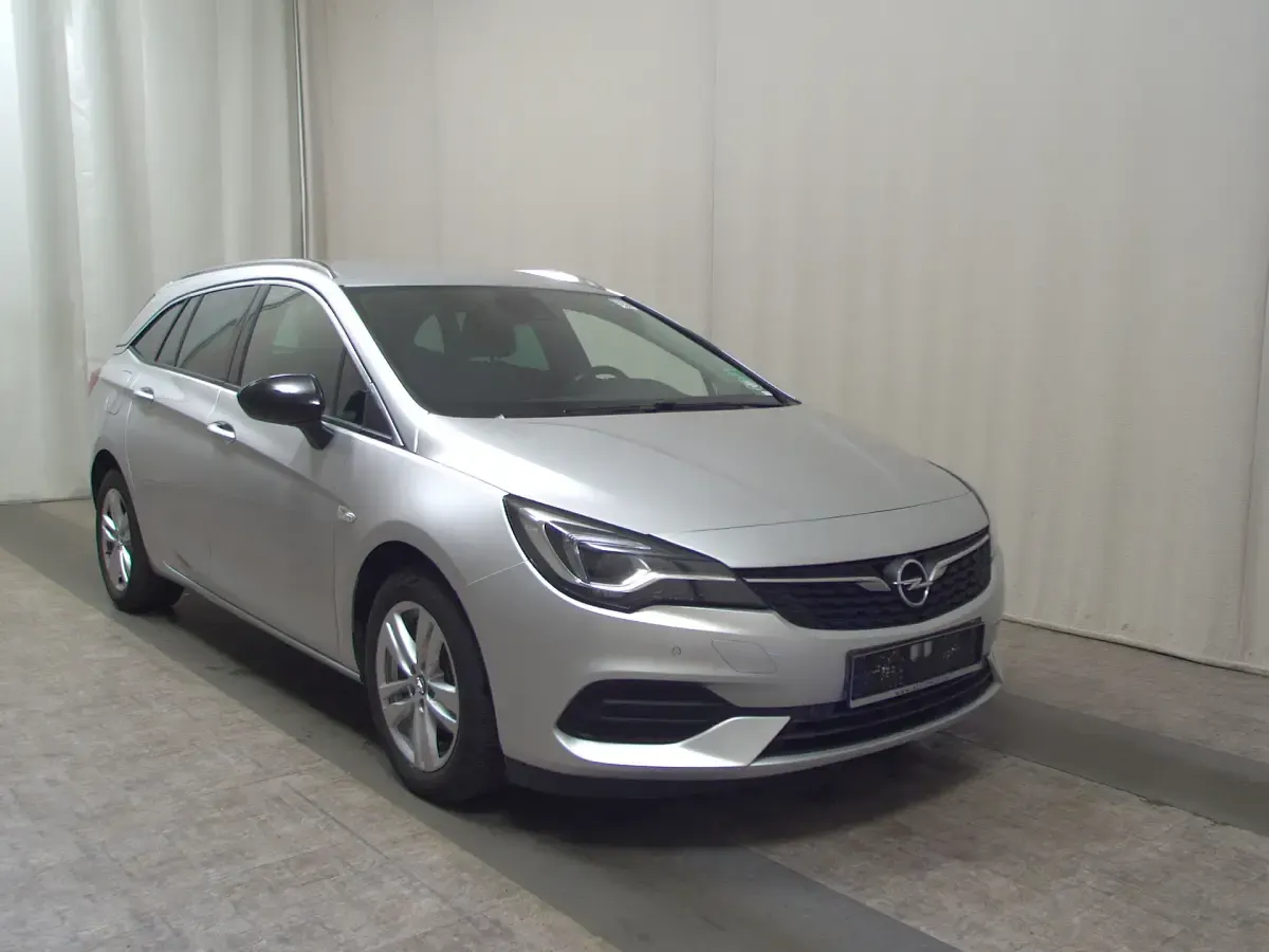 Używany Opel Astra Elegance 122 KM (89 kW) 2022 Srebrny Hatchback