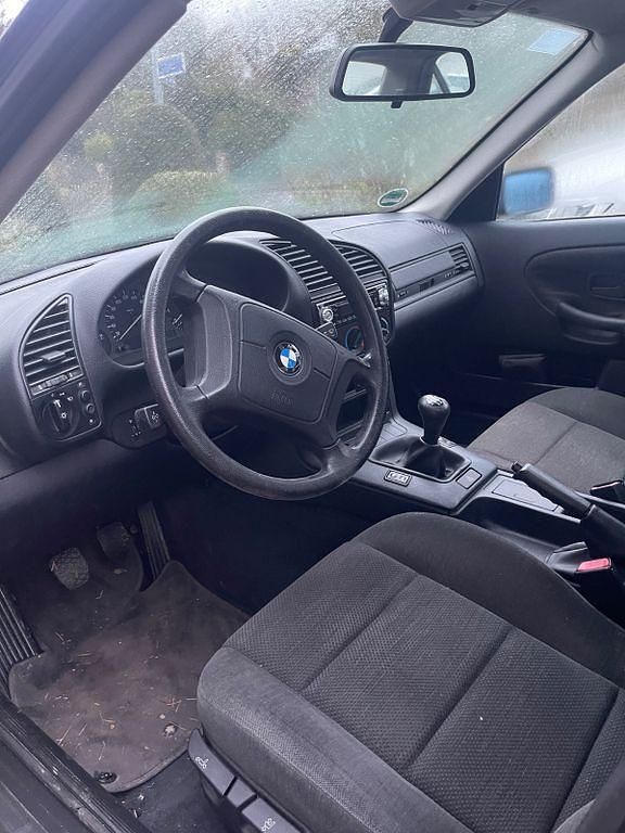 Gebraucht BMW 316 102 PS (75 kW) 1995 Schwarz Limousine