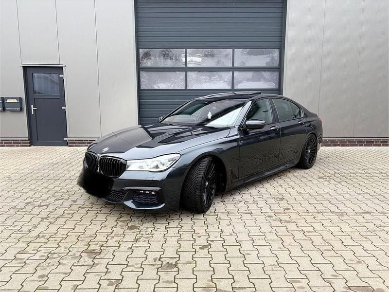 Gebraucht BMW 750 M Sport 400 PS (294 kW) 2017 Grau Limousine