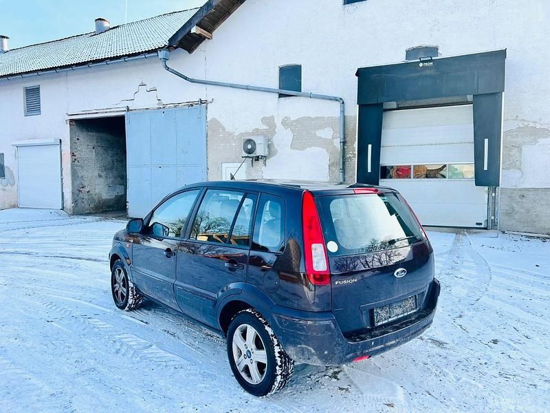 Gebraucht Ford Fusion 80 PS (58 kW) 2012 Kleinwagen