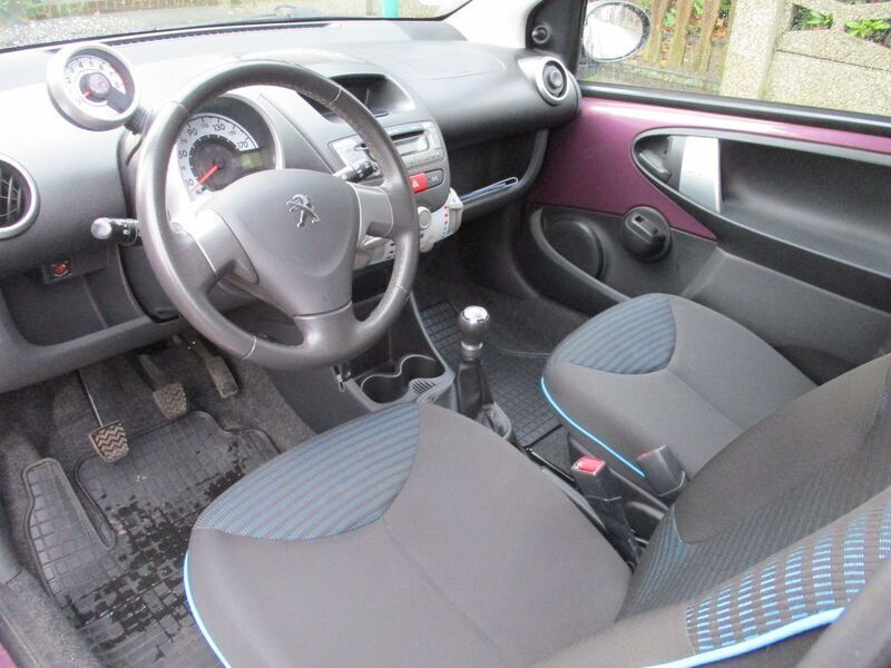 Gebraucht Peugeot 107 68 PS (50 kW) 2012 Violett (metallic) Kleinwagen