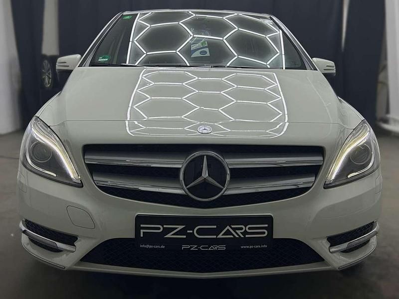 Gebraucht Mercedes B180 122 PS (89 kW) 2012 Weiß Van / Kleinbus
