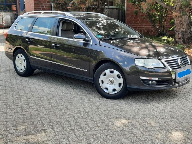 Braun Gebraucht 2008 VW Passat Limousine | 2.440 € (Superpreis) - Bild 1/4