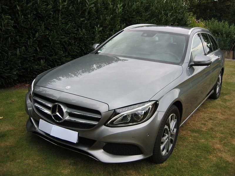 Grau Gebraucht 2016 Mercedes C220 Avantgarde Limousine | 16.900 € (Fairer Preis) - Bild 1/4