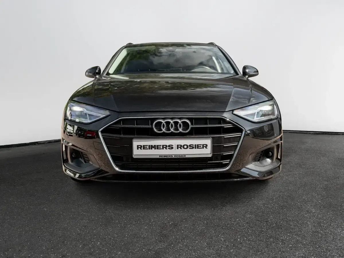 Gebraucht Audi A4 Basis 150 PS (110 kW) 2022 Schwarz Kombi