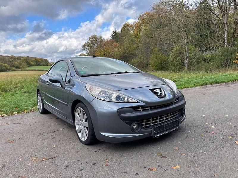Grau Gebraucht 2007 Peugeot 207 CC Cabrio | 2.990 € (Fairer Preis) - Bild 1/4