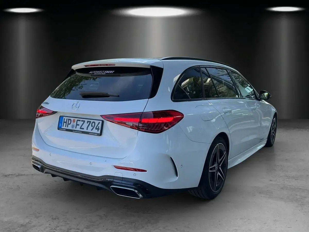 Gebraucht Mercedes C300 AMG 265 PS (194 kW) 2024 Polarweiß Kombi