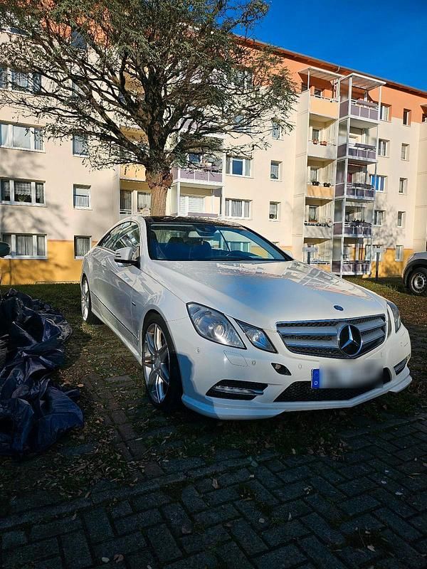 Gebraucht Mercedes E350 275 PS (202 kW) 2012 Weiß Coupé