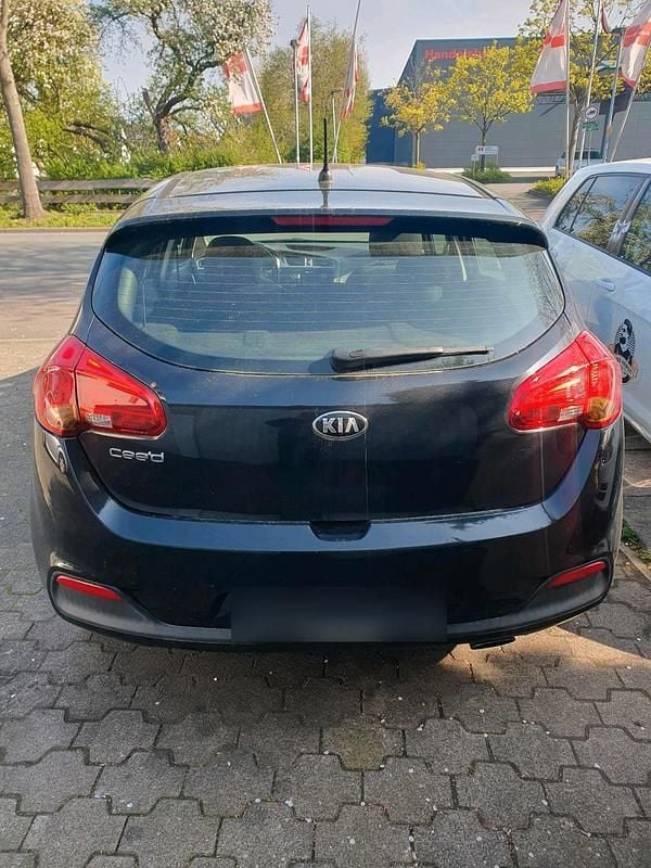 Usado Kia Ceed 135 HP (99 kW) 2013 Preto Citadino