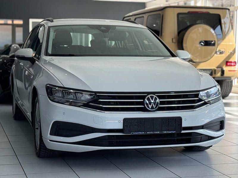 Gebraucht VW Passat R 150 PS (110 kW) 2022 Weiß Kombi