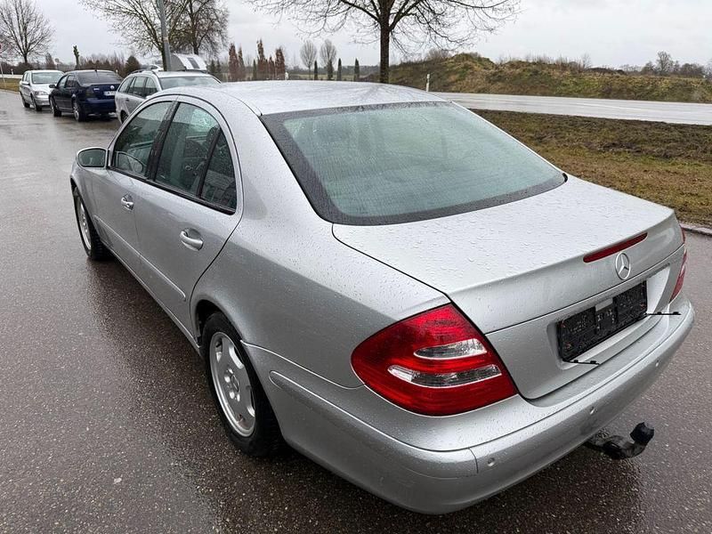 Gebraucht Mercedes E240 Classic 177 PS (130 kW) 2002 Silber Limousine