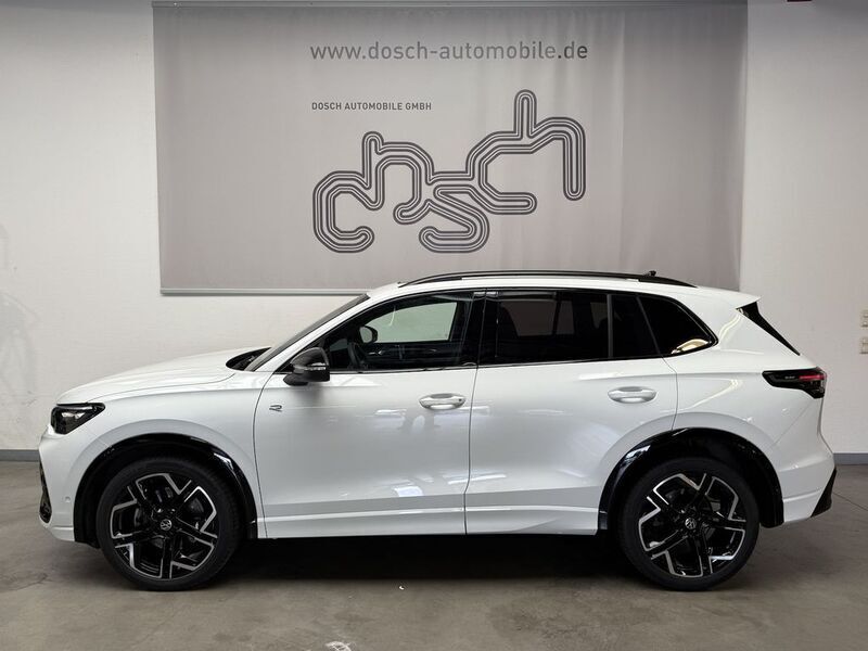 Pure white Gebraucht 2024 VW Tiguan R-line SUV | 48.490 € (Superpreis) - Bild 1/4
