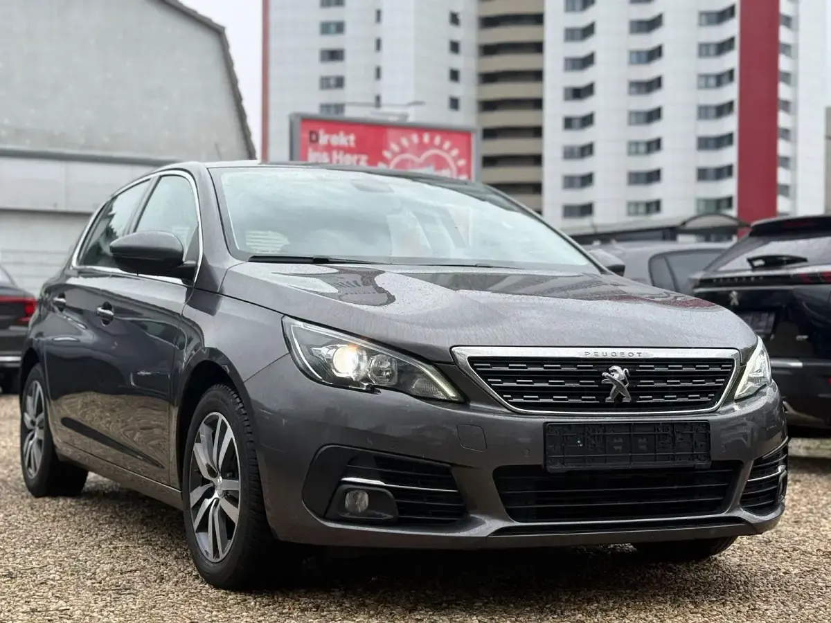 Gebraucht Peugeot 308 Allure 131 PS (96 kW) 2019 Grau Limousine