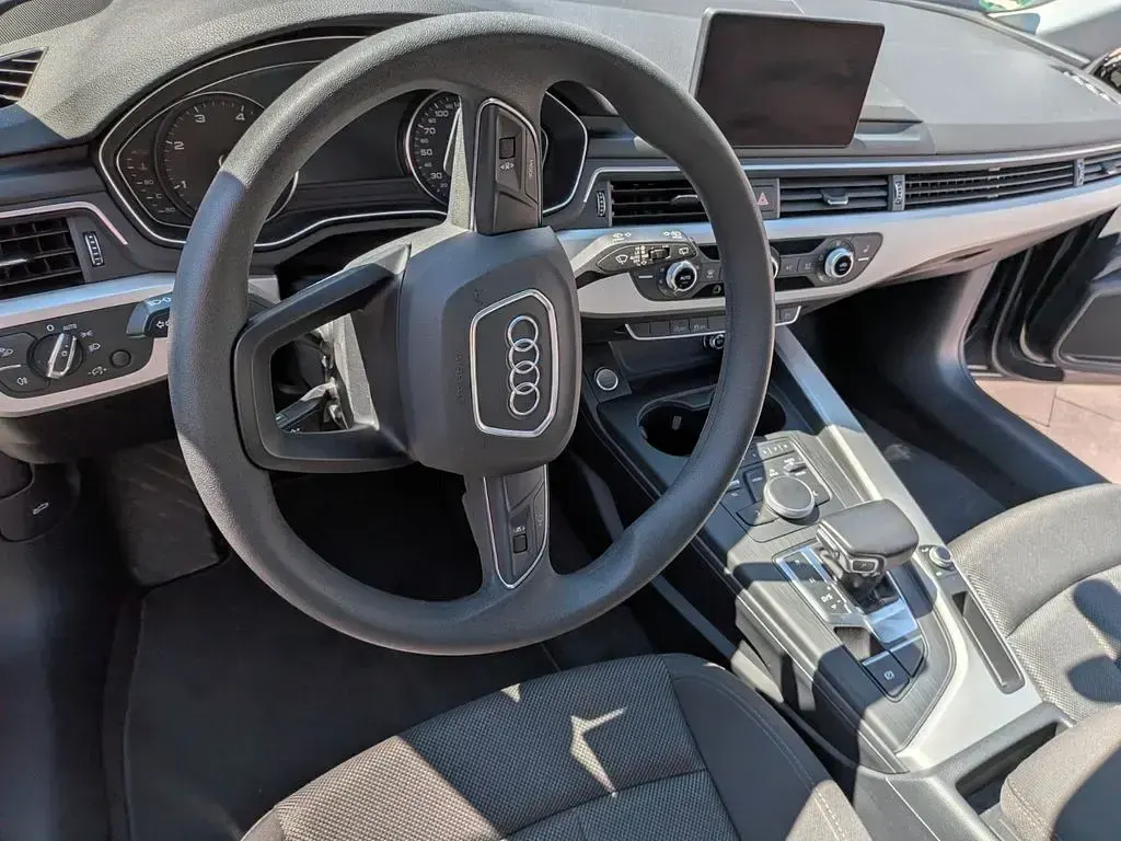 Gebraucht Audi A4 150 PS (110 kW) 2019 Schwarz Kombi
