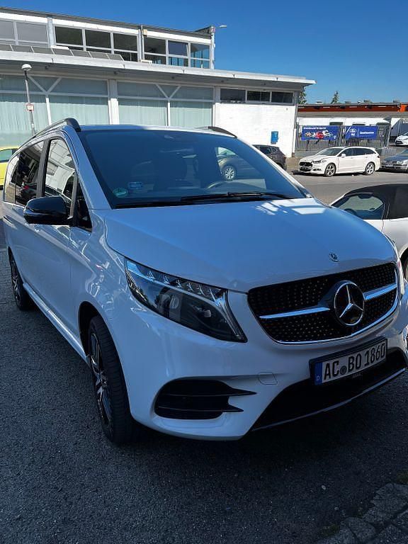Weiß Gebraucht 2024 Mercedes V220 AMG Van / Kleinbus | 53.900 € (Guter Preis) - Bild 1/4