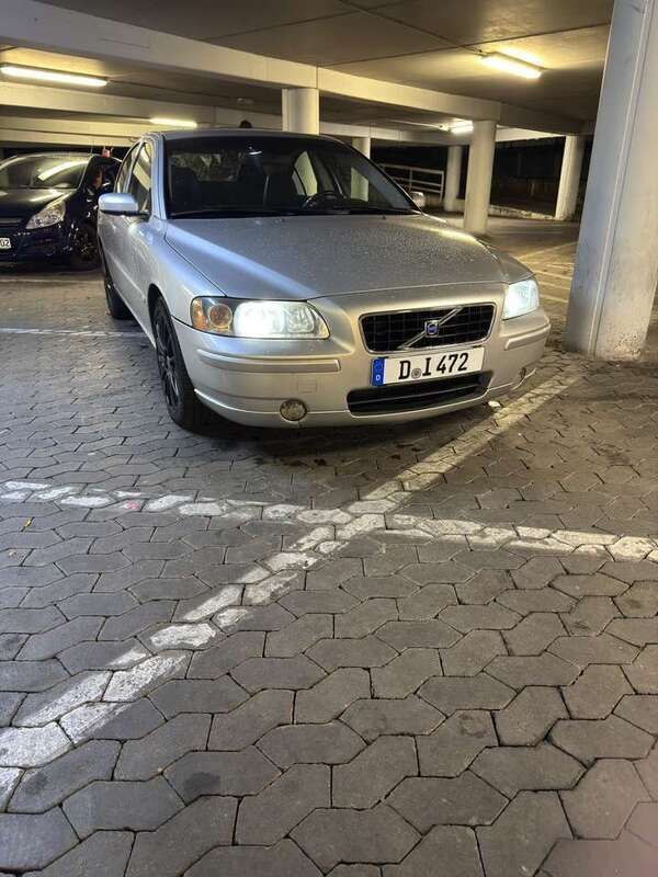 Gebraucht 2004 Volvo S60 Momentum Limousine | 3.200 € (Teuer) - Bild 1/4