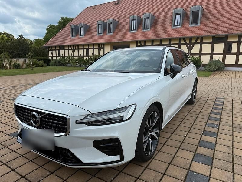 Weiß Gebraucht 2020 Volvo V60 R-Design Kombi | 19.500 € (Superpreis) - Bild 1/4