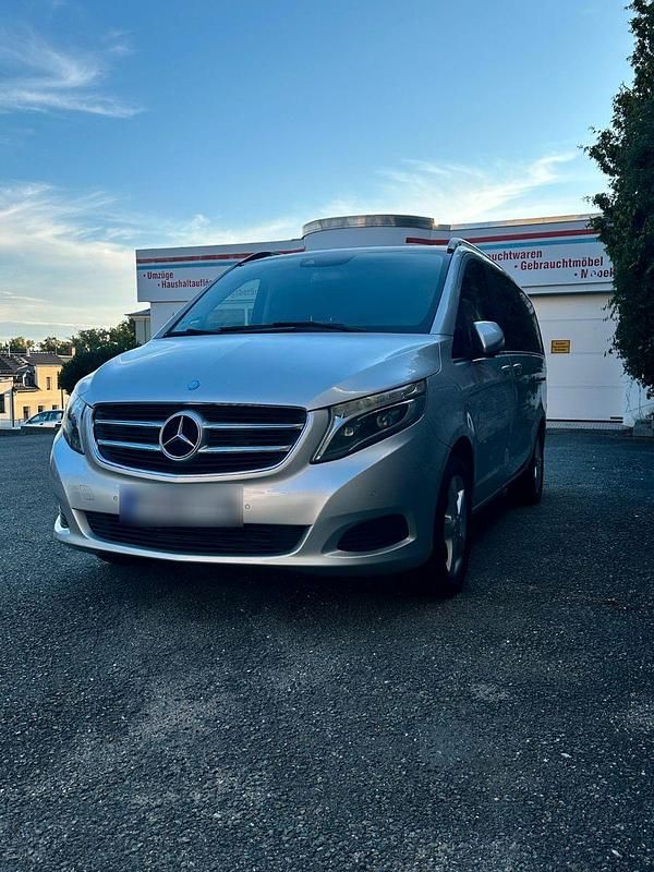 Silber Gebraucht 2014 Mercedes V250 Avantgarde Van / Kleinbus | 26.900 € (Superpreis) - Bild 1/4