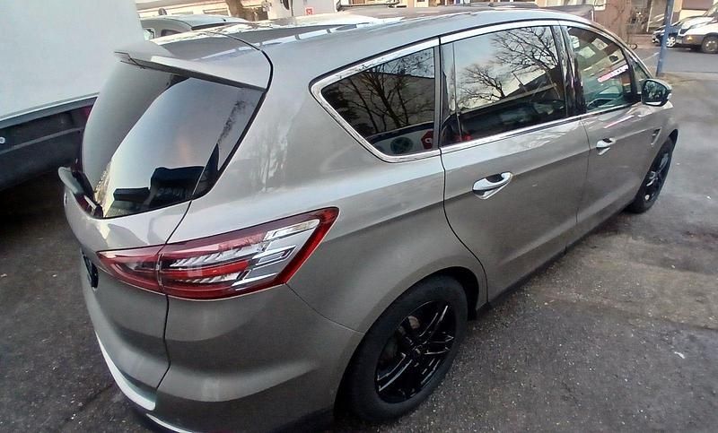 Gebraucht Ford S-MAX Titanium 241 PS (177 kW) 2017 Gold Van / Kleinbus