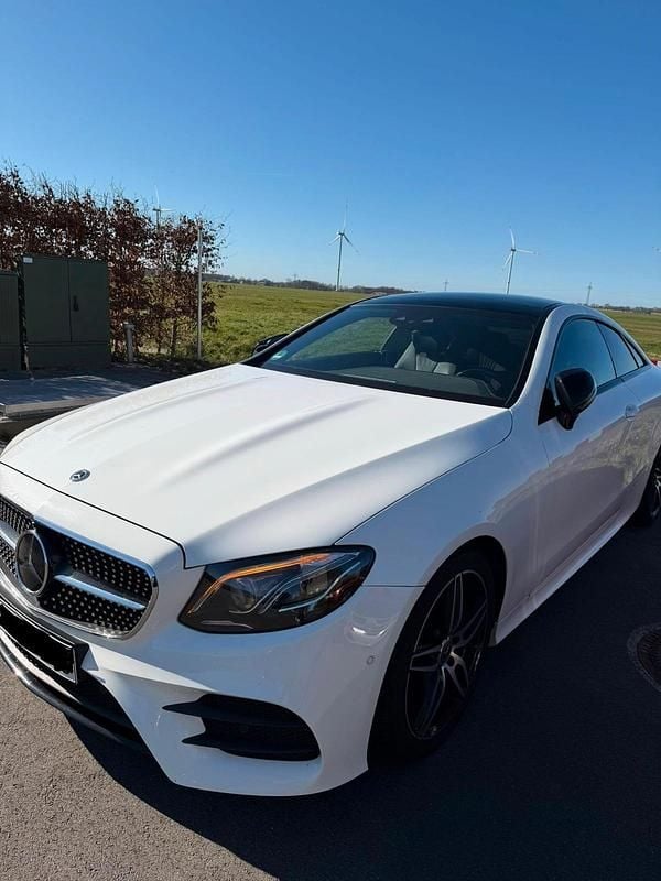 Gebraucht Mercedes E220 AMG line 194 PS (142 kW) 2017 Weiß Coupé