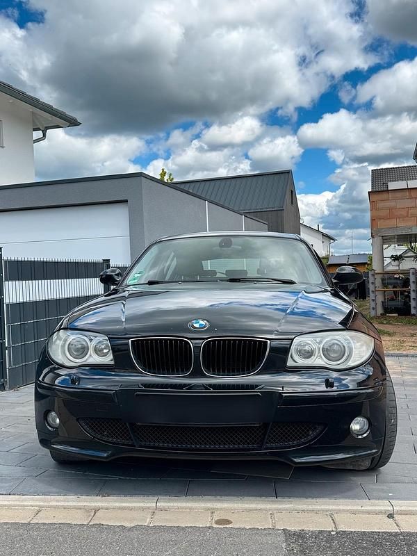 Schwarz Gebraucht 2006 BMW 118 Kleinwagen | 2.200 € (Guter Preis) - Bild 1/4