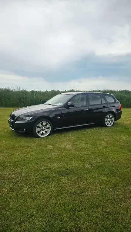 Gebraucht BMW 316 116 PS (85 kW) 2010 Schwarz Kombi