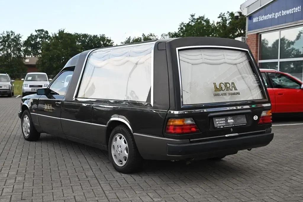 Gebraucht Mercedes E230 132 PS (97 kW) 1992 Schwarz