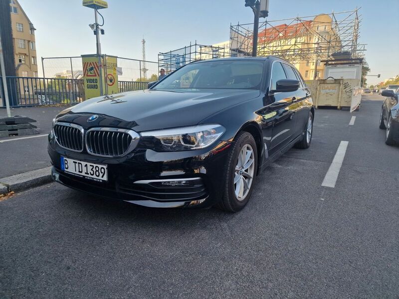 Schwarz Gebraucht 2018 BMW 520 Limousine | 18.450 € (Superpreis) - Bild 1/4