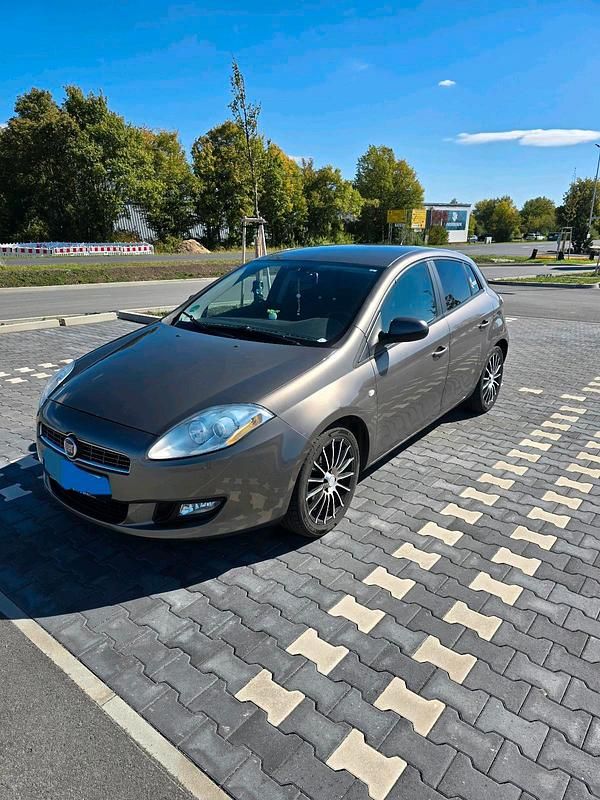 Grau Gebraucht 2007 Fiat Bravo Kleinwagen | 3.000 € (Etwas zu teuer) - Bild 1/4