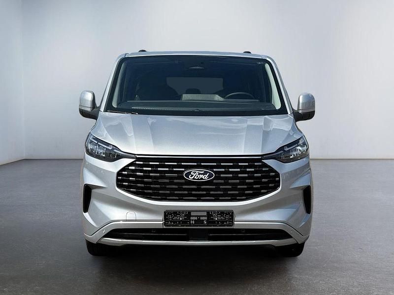 Neu Ford Tourneo Titanium 150 PS (110 kW) 2025 Silber Van / Kleinbus