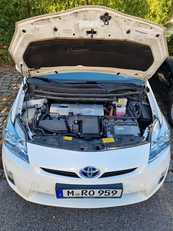 Gebraucht Toyota Prius 99 PS (72 kW) 2011 Weiß Limousine