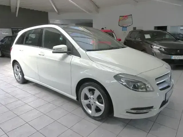 Gebraucht Mercedes B200 156 PS (114 kW) 2014 Weiß Kleinwagen