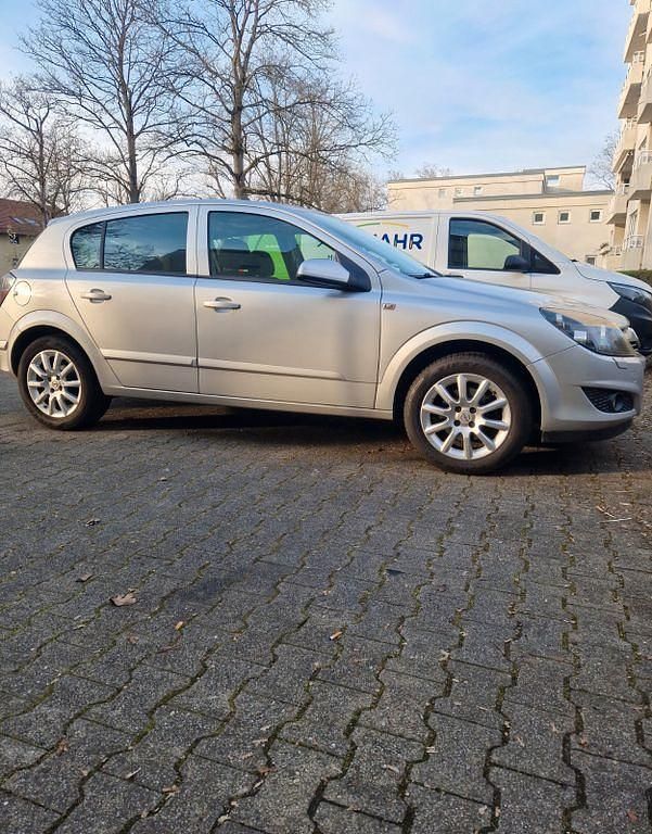 Gebraucht Opel Astra Edition 105 PS (77 kW) 2007 Grau Limousine