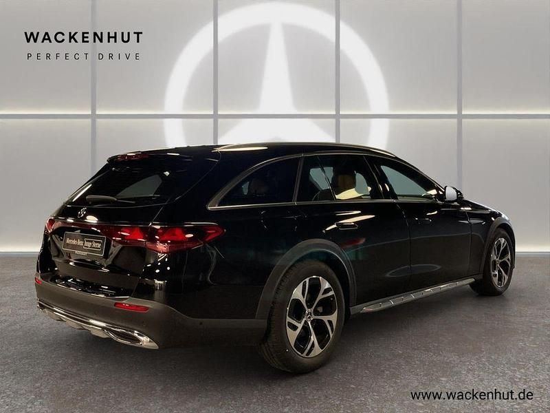 Gebraucht Mercedes E220 All-Terrain 197 PS (144 kW) 2025 Schwarz Kombi