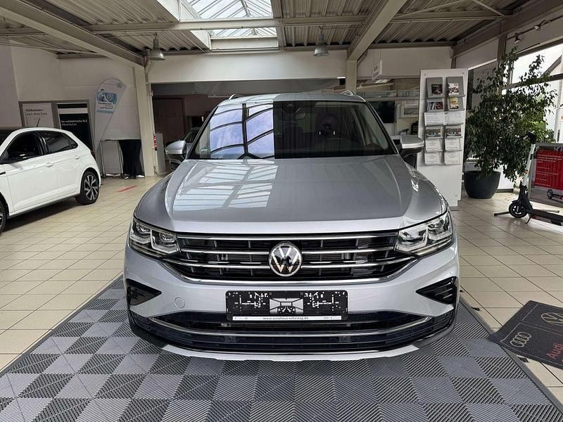 Grau Gebraucht 2021 VW Tiguan Elegance SUV | 31.990 € (Fairer Preis) - Bild 1/4