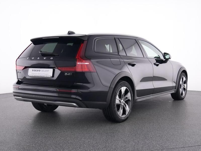 Gebraucht Volvo V60 CC Plus 197 PS (144 kW) 2023 Schwarz Kombi