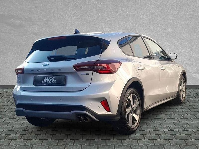 Gebraucht Ford Focus Active X 155 PS (114 kW) 2024 Moondust silver metallic Limousine