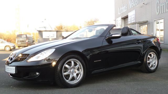 Second-hand Mercedes SLK200 163 CP (119 kW) 2006 Negru Cabrio