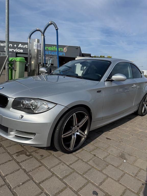 Gebraucht BMW 125 218 PS (160 kW) 2009 Silber Kleinwagen