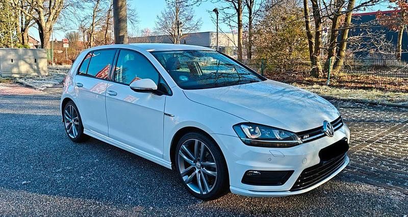 Weiß Gebraucht 2016 VW Golf LOUNGE Limousine | 9.250 € (Fairer Preis) - Bild 1/4