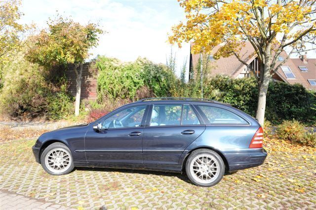 Gebraucht Mercedes C220 Avantgarde 143 PS (105 kW) 2002 Schwarz metallic Kombi