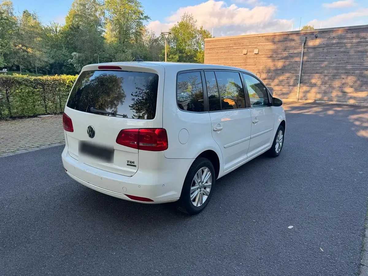 Gebraucht VW Touran 140 PS (102 kW) 2013 Weiß Van / Kleinbus