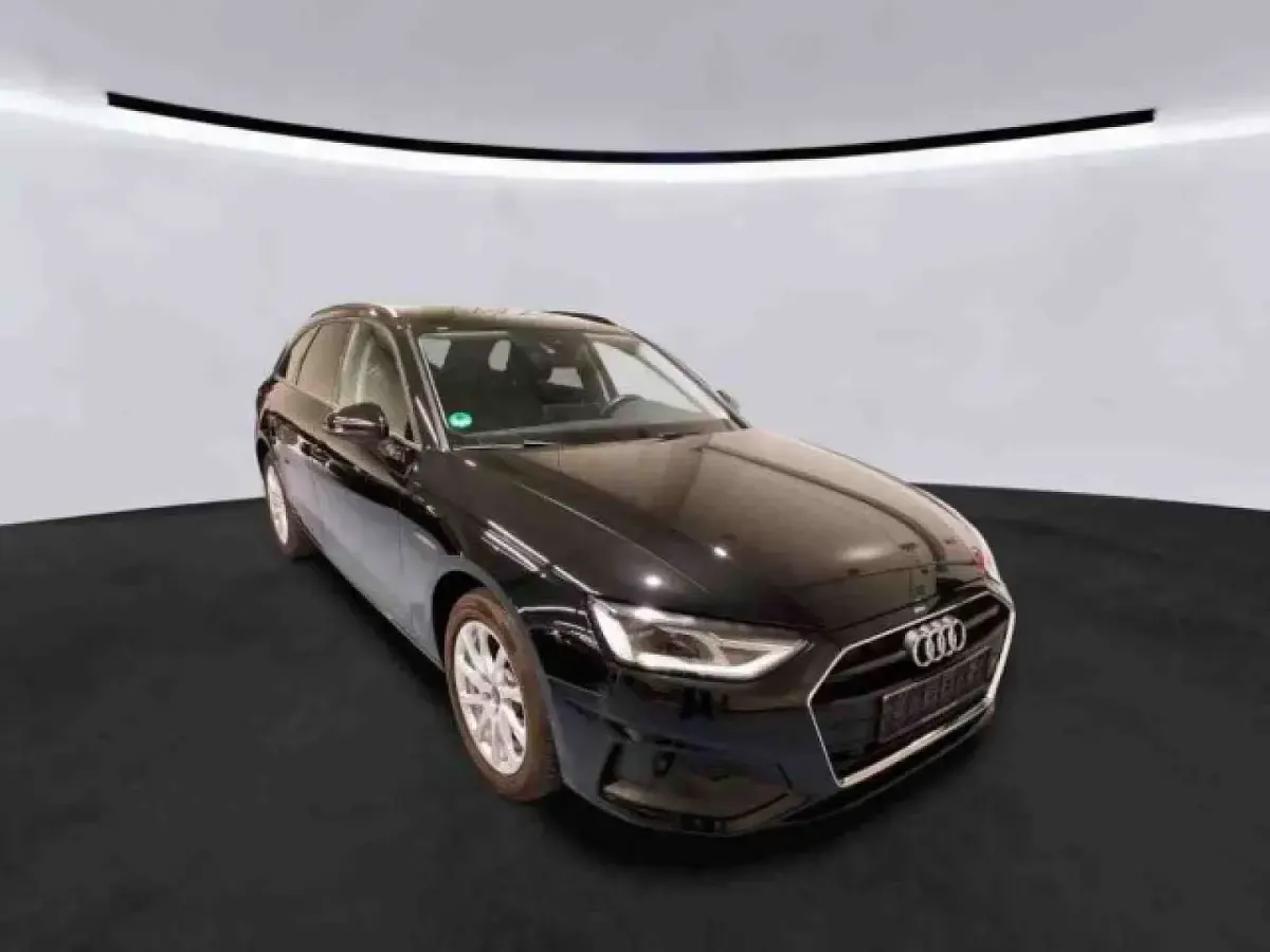 Gebraucht Audi A4 Basis 150 PS (110 kW) 2022 Mythosschwarz metallic Kombi