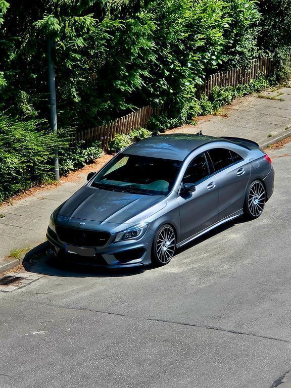 Grau Gebraucht 2013 Mercedes CLA45 AMG AMG line Limousine | 18.500 € - Bild 1/4